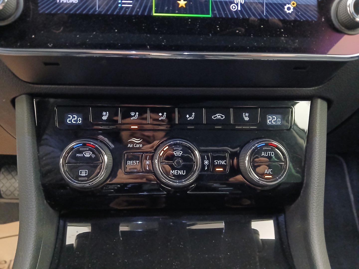 Škoda SUPERB Combi 4x4 L&K TDI SCR | Bild 30 von 37