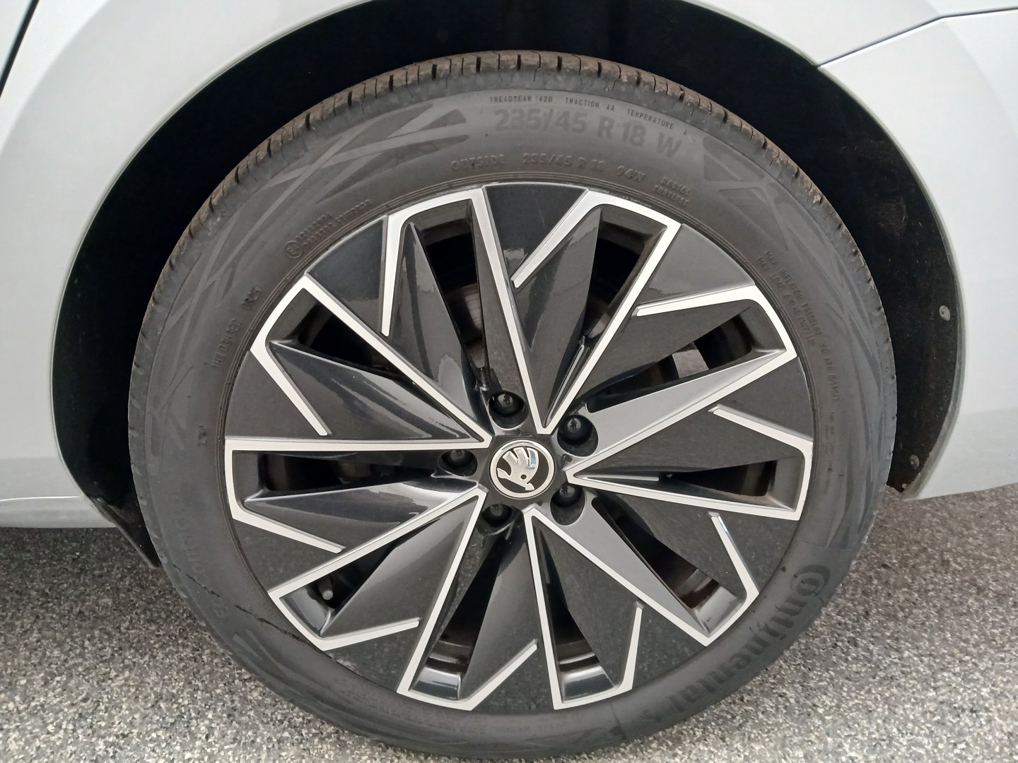 Škoda SUPERB Combi 4x4 L&K TDI SCR | Bild 9 von 37