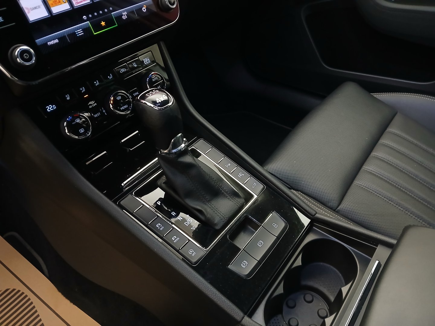 Škoda SUPERB Combi 4x4 L&K TDI SCR | Bild 31 von 37