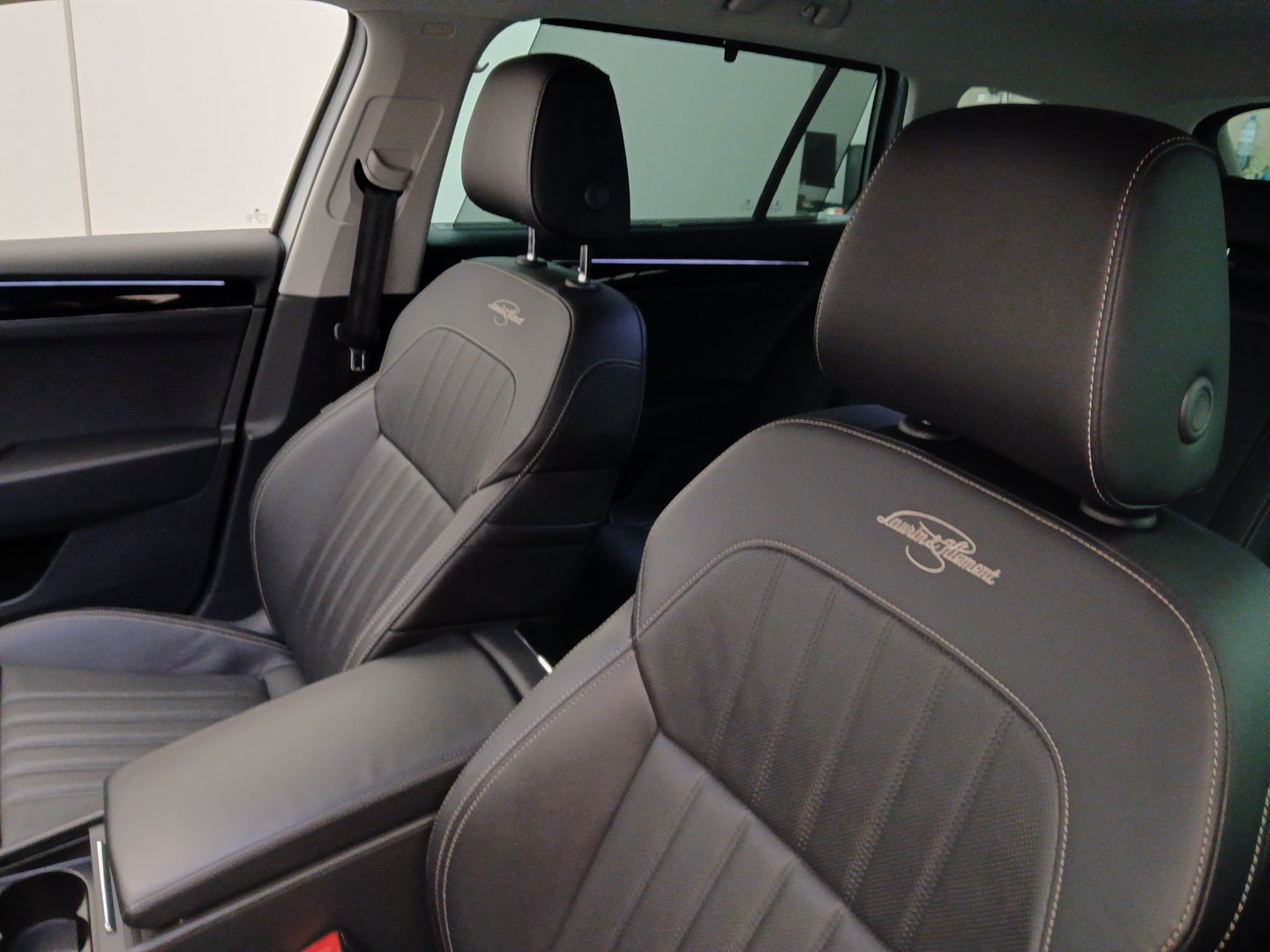 Škoda SUPERB Combi 4x4 L&K TDI SCR | Bild 16 von 37