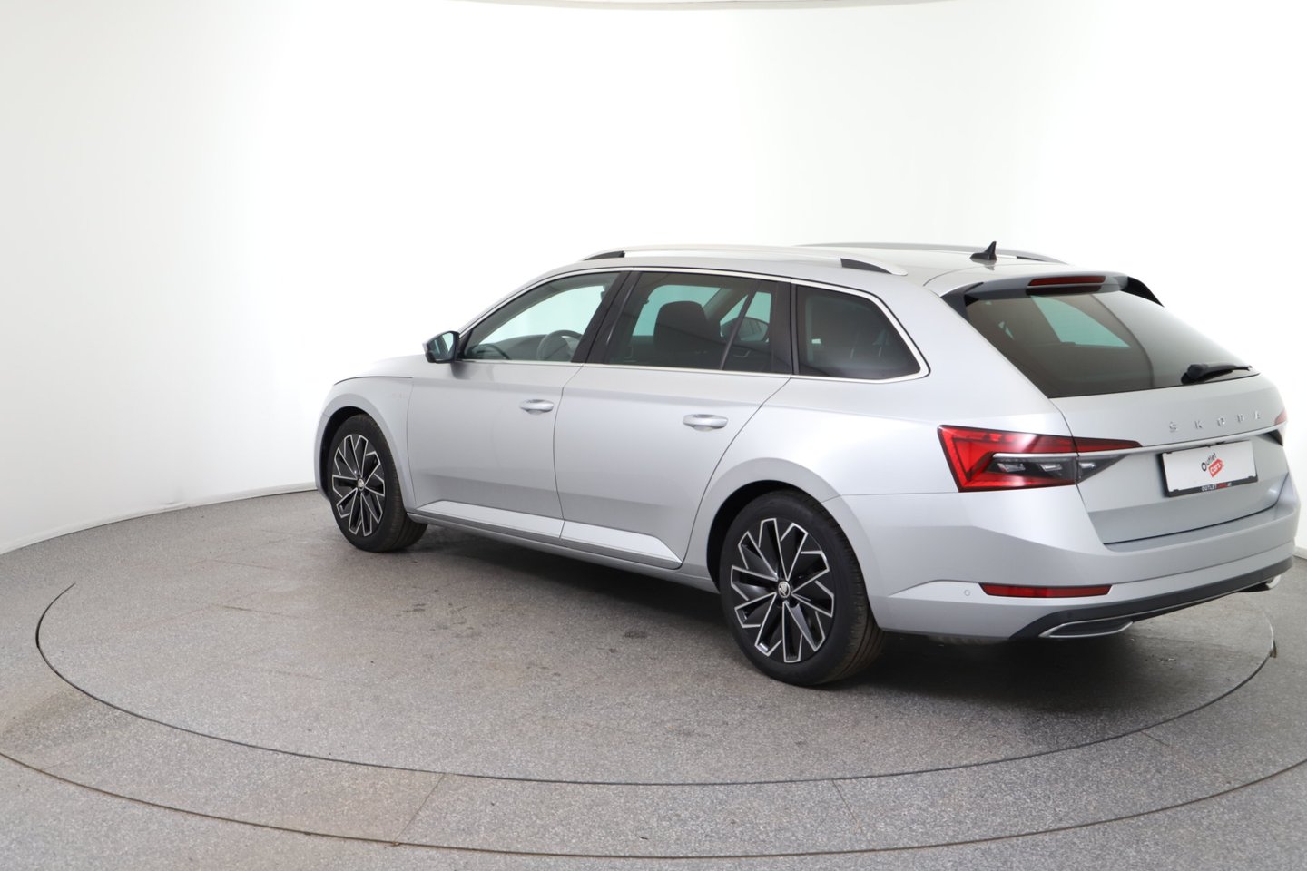 Škoda SUPERB Combi 4x4 L&K TDI SCR | Bild 7 von 37