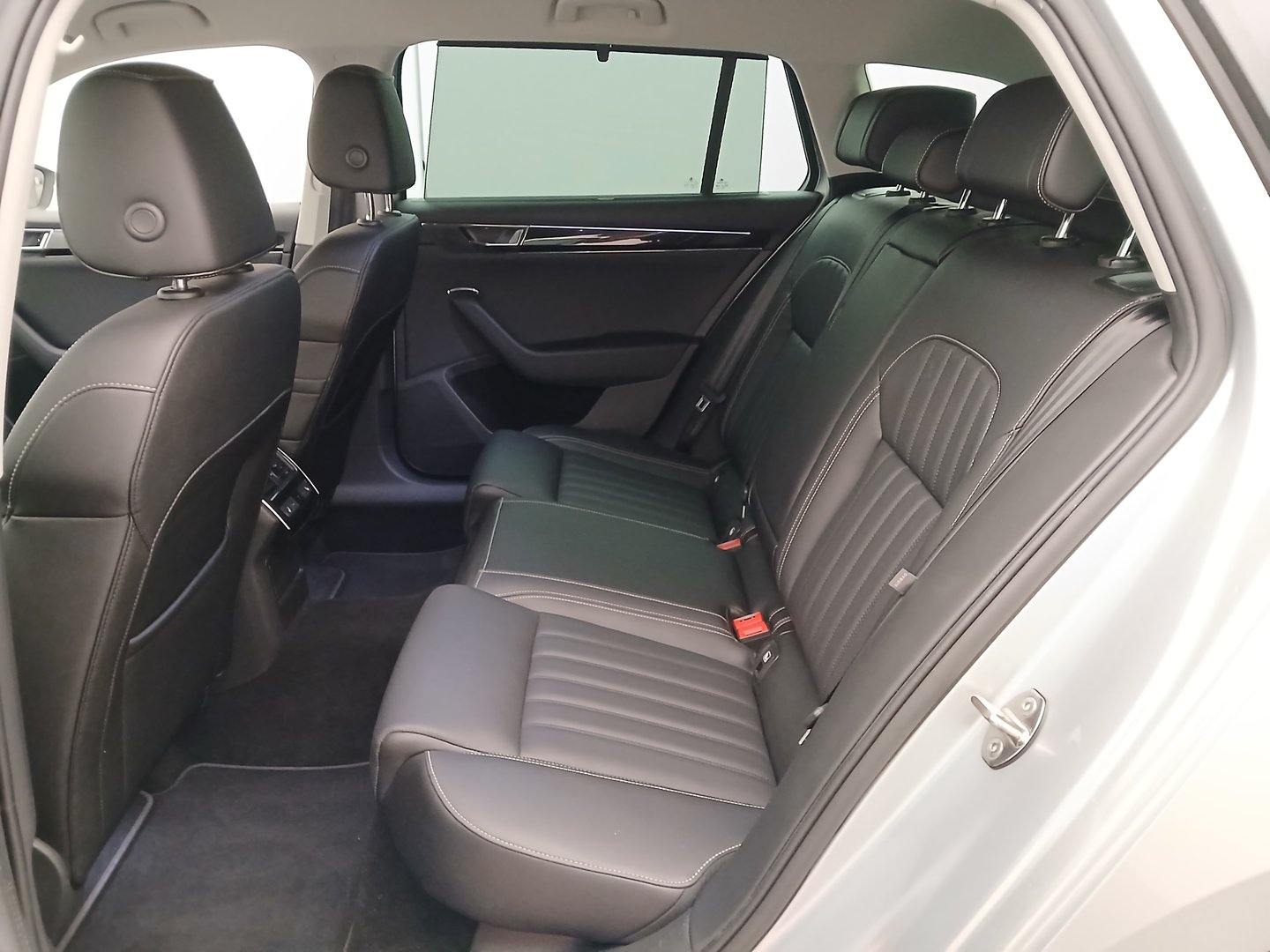 Škoda SUPERB Combi 4x4 L&K TDI SCR | Bild 33 von 37