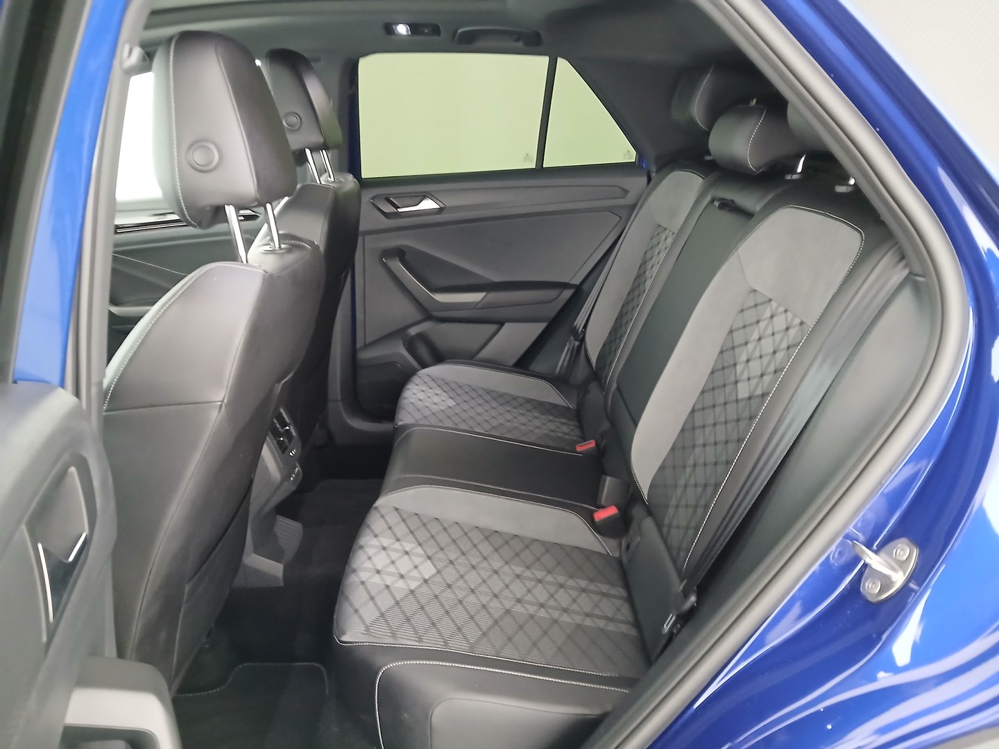 VW T-Roc R-Line TSI DSG | Bild 29 von 33