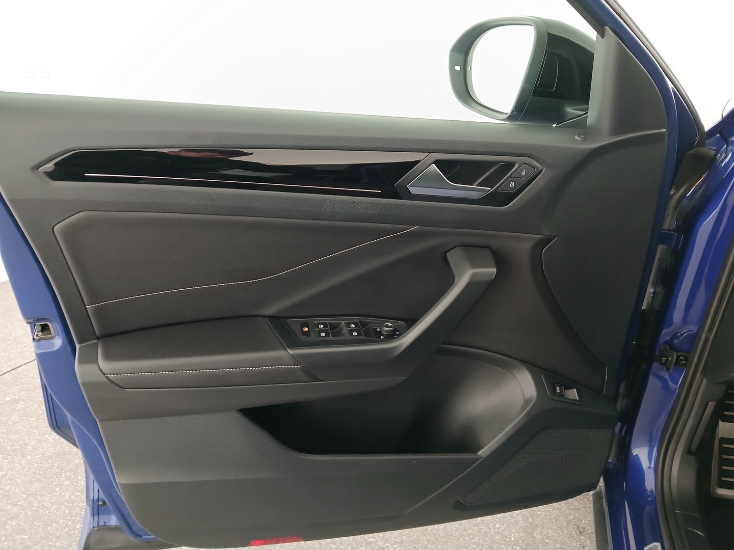VW T-Roc R-Line TSI DSG | Bild 10 von 33