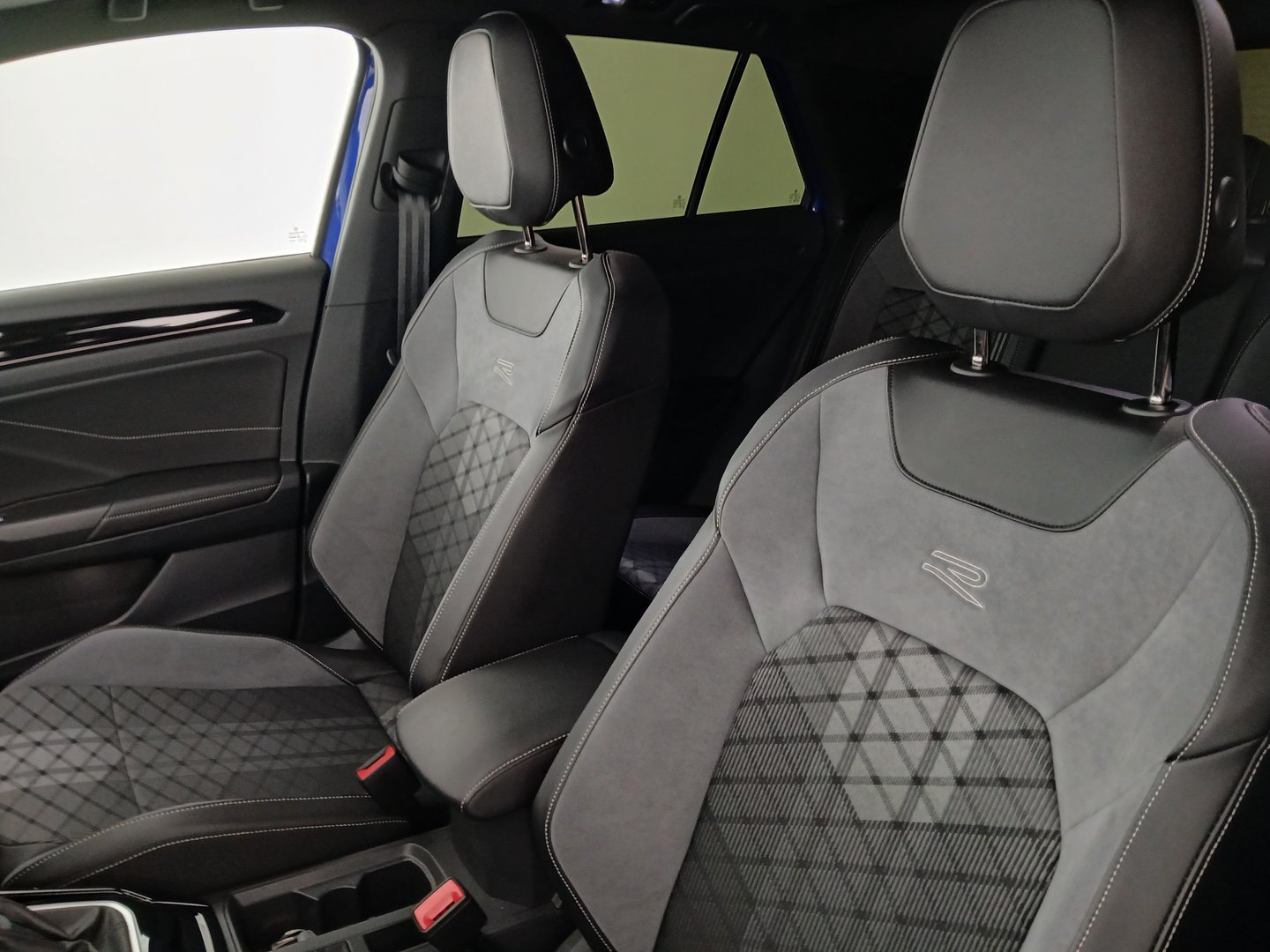VW T-Roc R-Line TSI DSG | Bild 14 von 33
