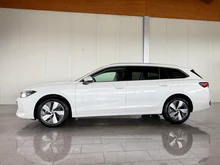 VW Passat Variant Business eTSI DSG in 0R Oryxweiß Perlmutteffekt