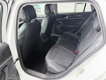VW Passat Variant Business eTSI DSG in 0R Oryxweiß Perlmutteffekt