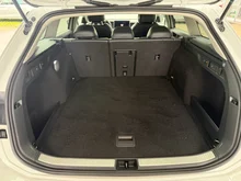 VW Passat Variant Business eTSI DSG in 0R Oryxweiß Perlmutteffekt