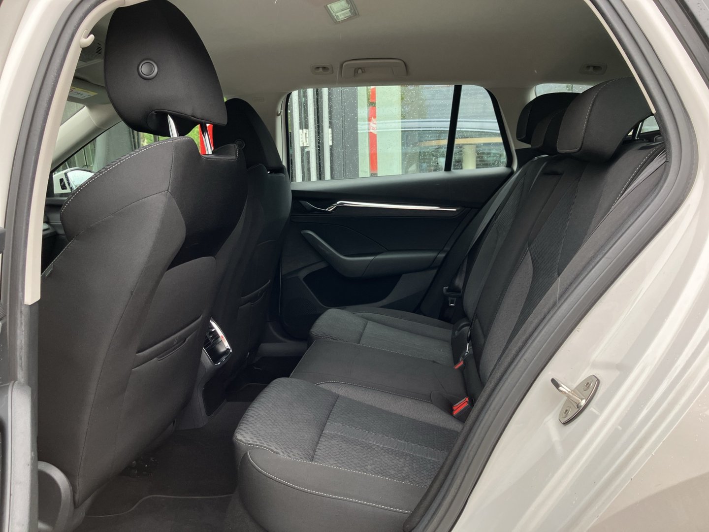 Škoda OCTAVIA Combi Premium TDI DSG | Bild 14 von 17