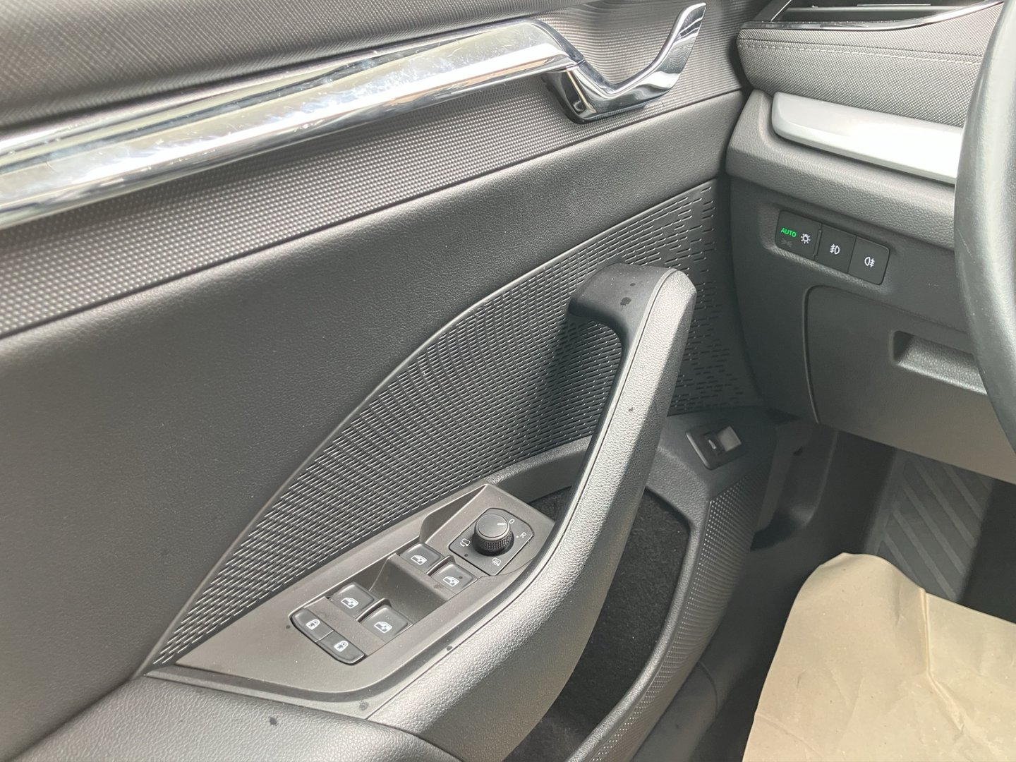 Škoda OCTAVIA Combi Premium TDI DSG | Bild 6 von 17