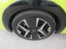 Peugeot 208 GT PureTech 100 S&S in Gelb