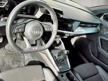 Audi A3 Sportback 30 TFSI S line exterieur in mythosschwarz metallic