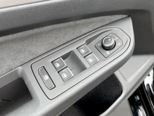 VW Golf Rabbit mHEV DSG in Grenadillschwarz Metallic