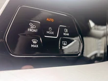 VW Golf Rabbit mHEV DSG in Grenadillschwarz Metallic