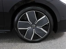 VW Passat Variant Sport TDI DSG in Grenadillschwarz Metallic