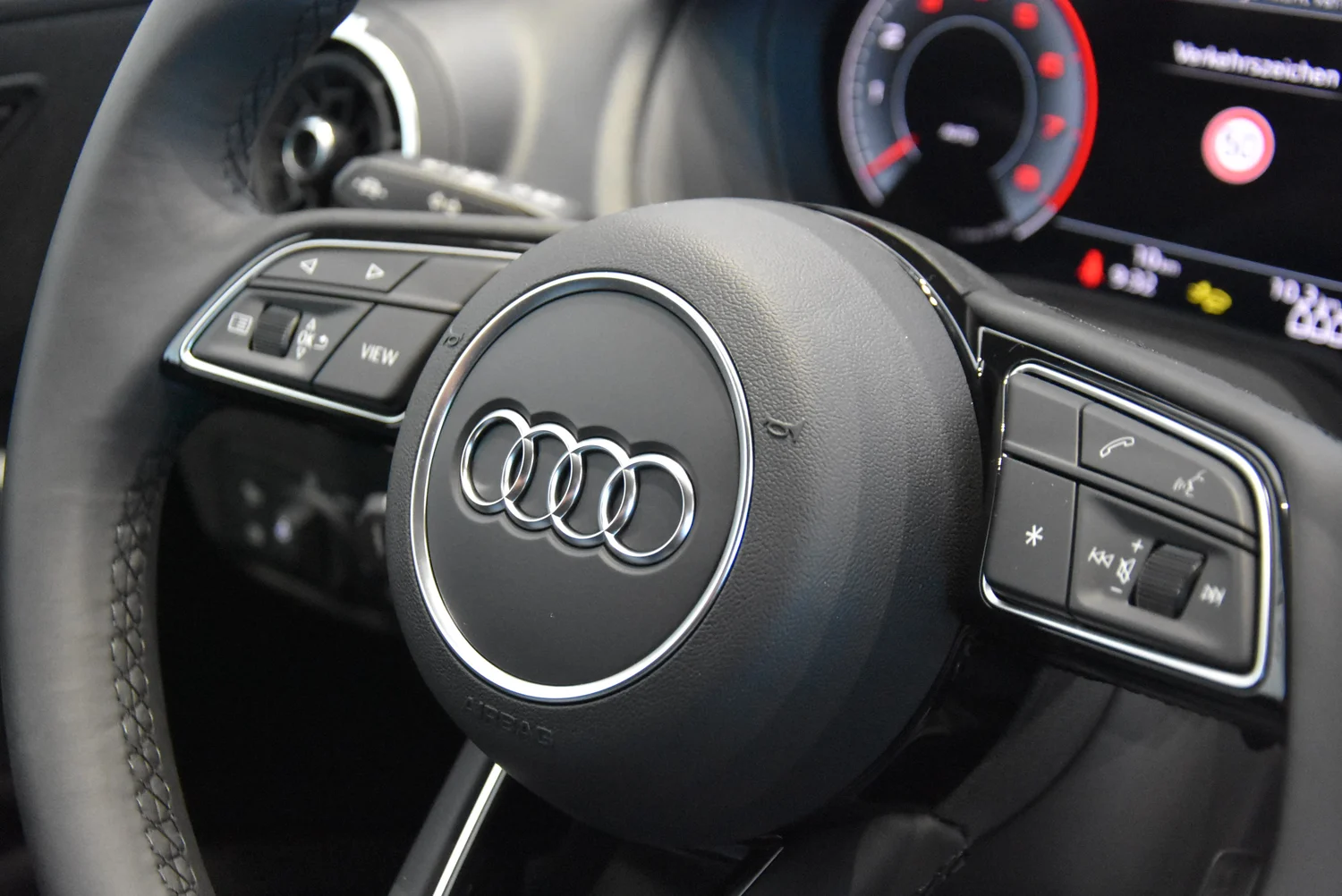 Bild eines Q2 30 TFSI admired