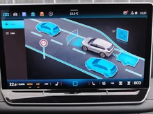 VW Tiguan Friends eHybrid DSG 150 kW in Cipressino-Grün Metallic