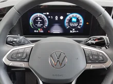 VW Tiguan Friends eHybrid DSG 150 kW in Cipressino-Grün Metallic