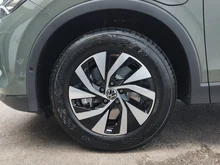 VW Tiguan Friends eHybrid DSG 150 kW in Cipressino-Grün Metallic