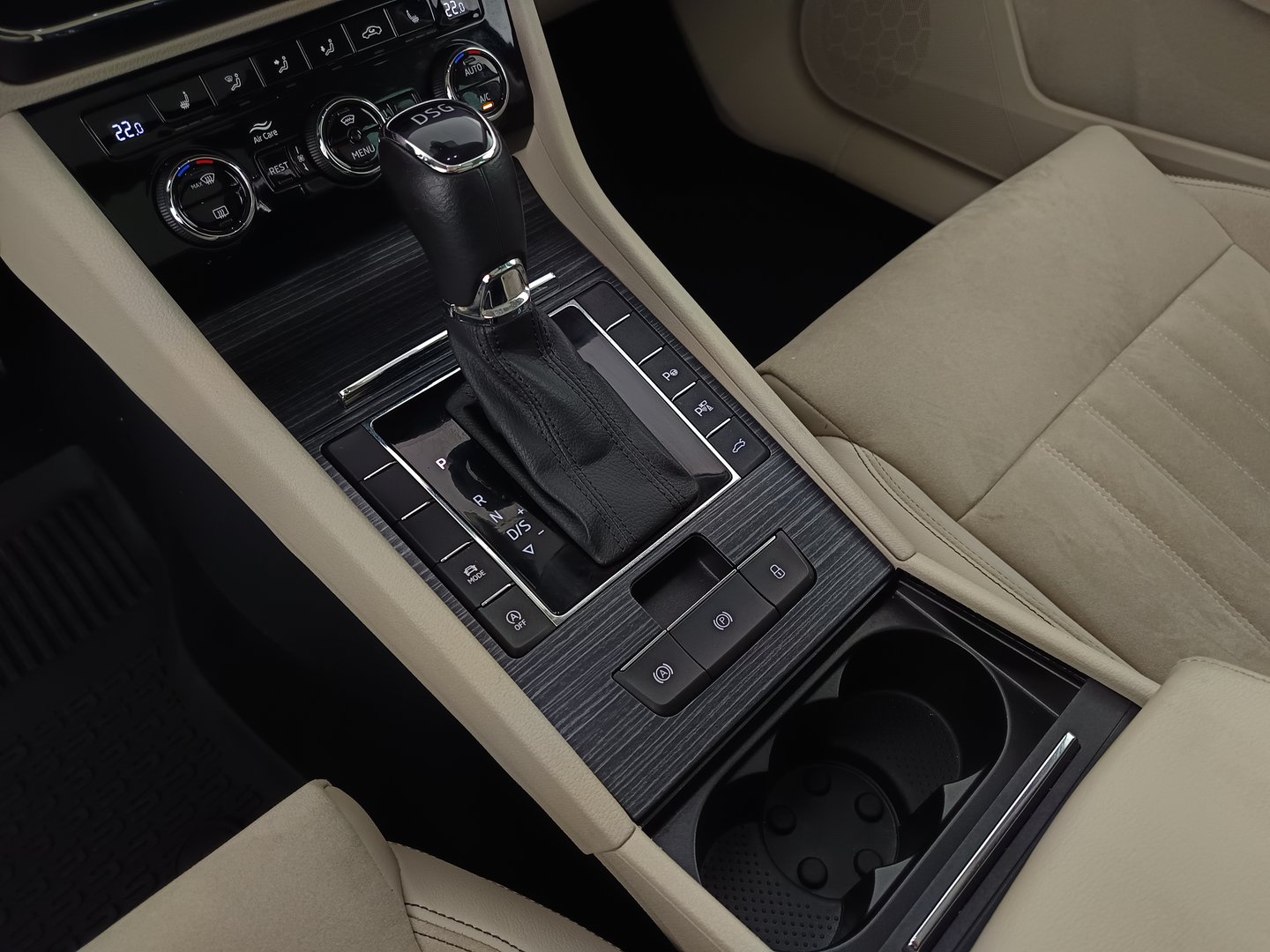 Škoda SUPERB Combi Style TDI DSG | Bild 29 von 37