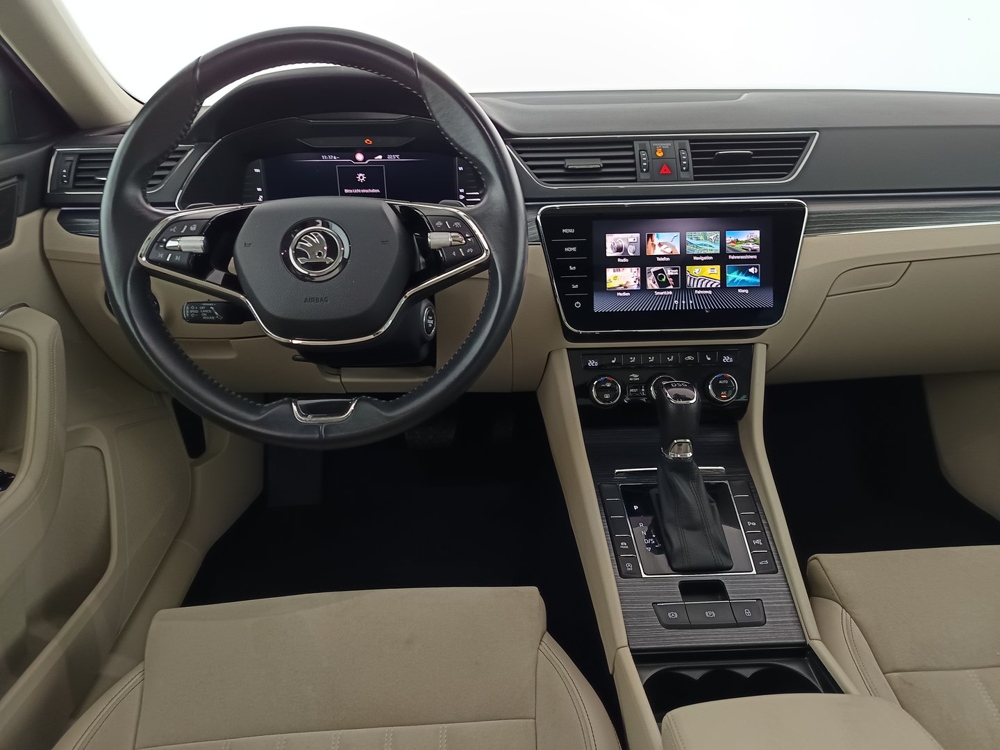 Škoda SUPERB Combi Style TDI DSG | Bild 14 von 37