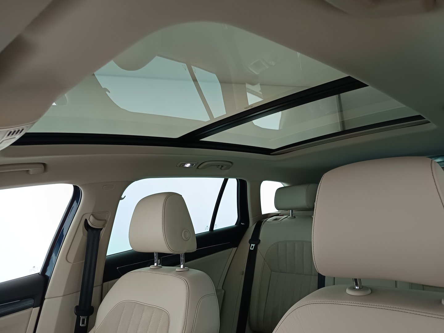 Škoda SUPERB Combi Style TDI DSG | Bild 35 von 37