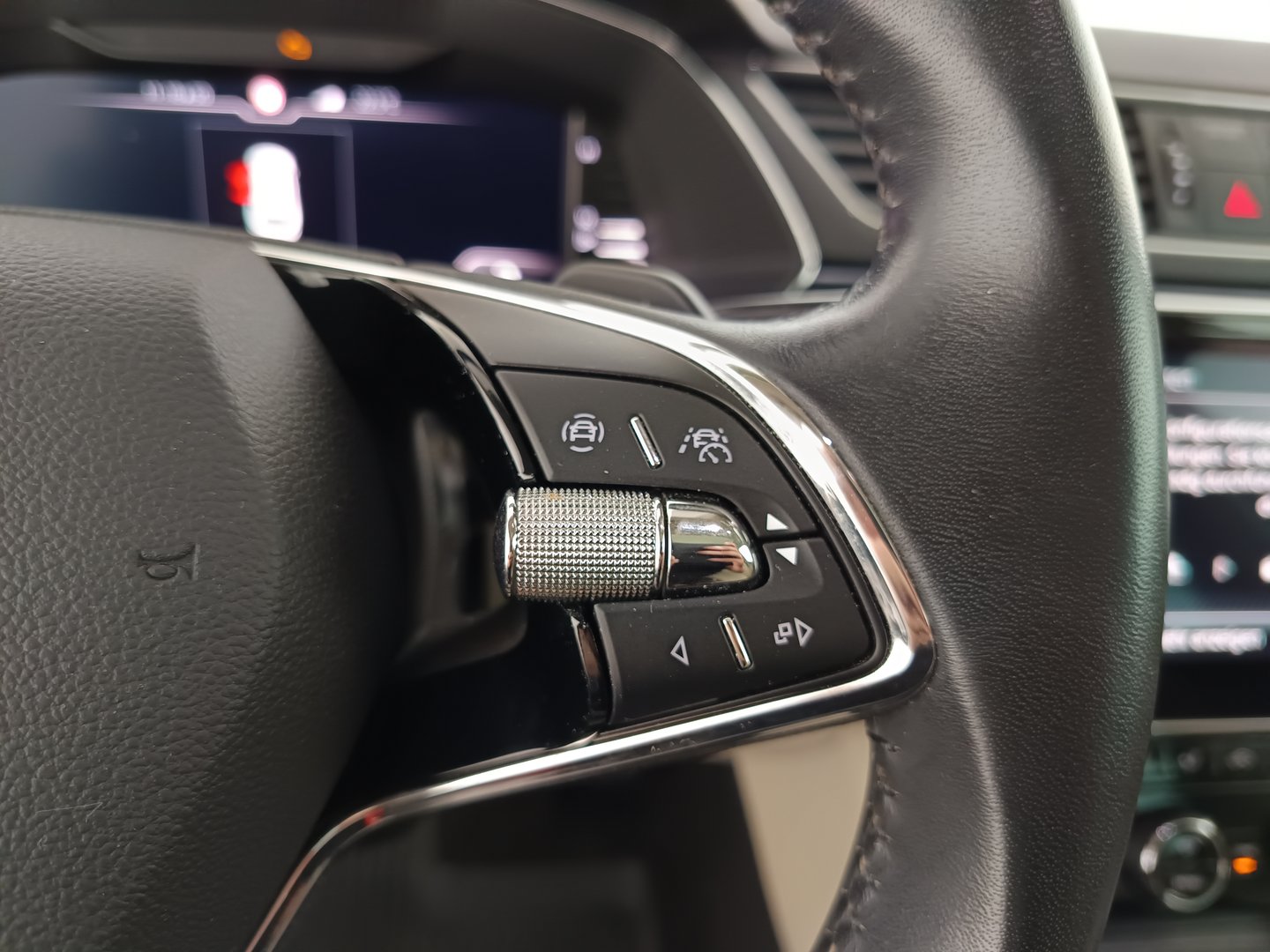 Škoda SUPERB Combi Style TDI DSG | Bild 18 von 37