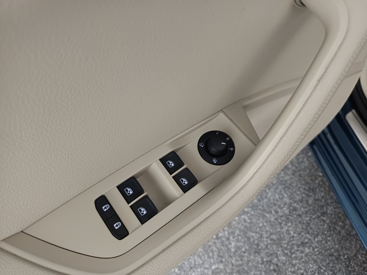 Škoda SUPERB Combi Style TDI DSG | Bild 11 von 37