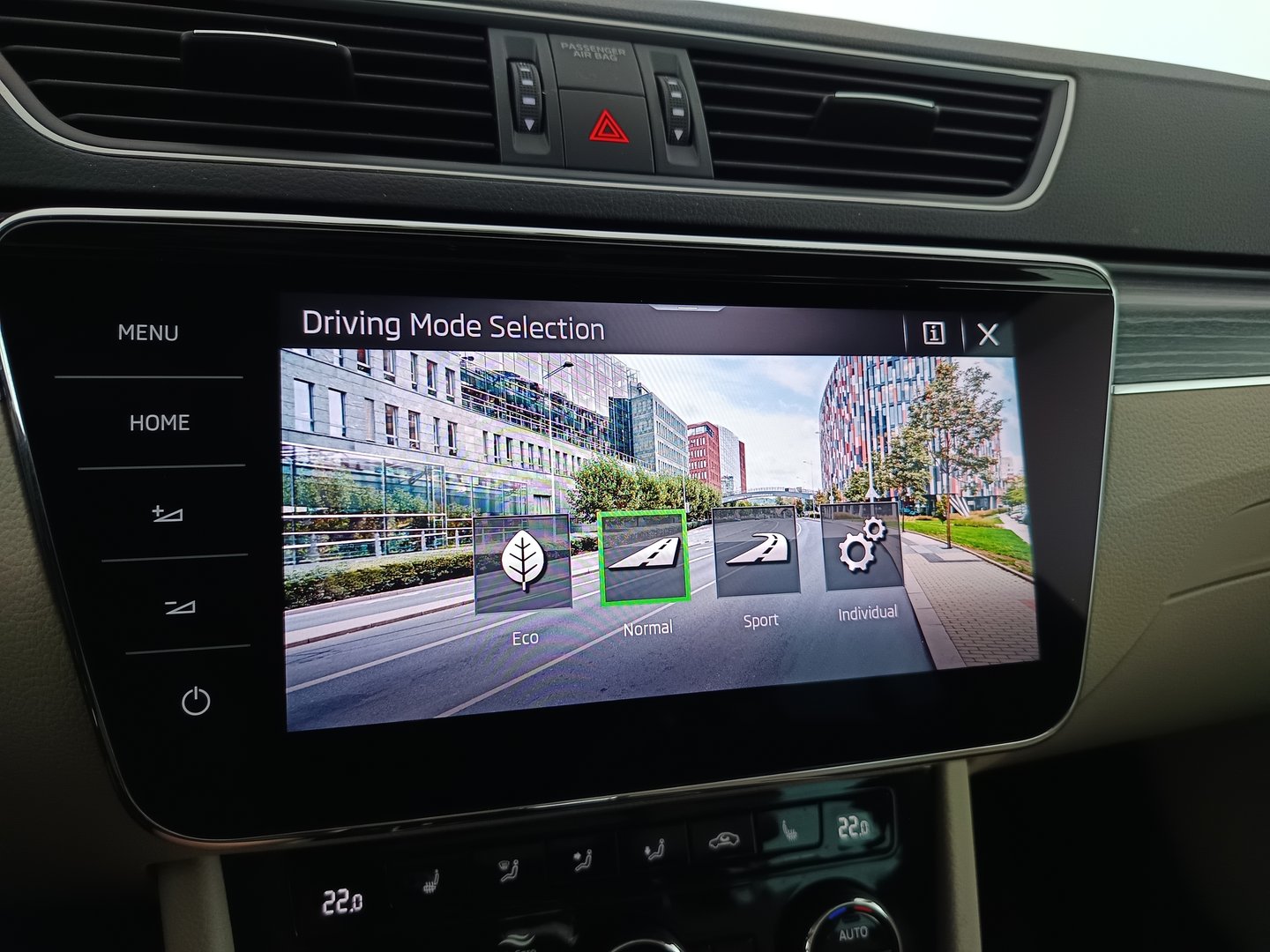 Škoda SUPERB Combi Style TDI DSG | Bild 26 von 37
