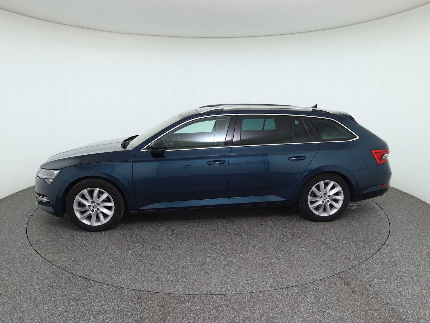 Škoda SUPERB Combi Style TDI DSG | Bild 8 von 37