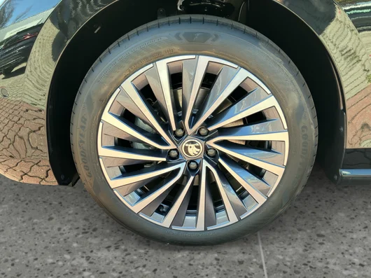Bild eines Škoda Superb Combi L&amp;K TSI mHEV DSG