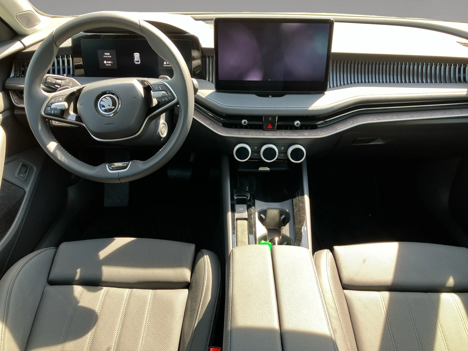 Bild eines Škoda Superb Combi L&amp;K TSI mHEV DSG