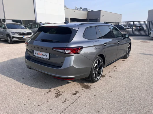 Bild eines Škoda Superb Combi Sportline iV TSI DSG