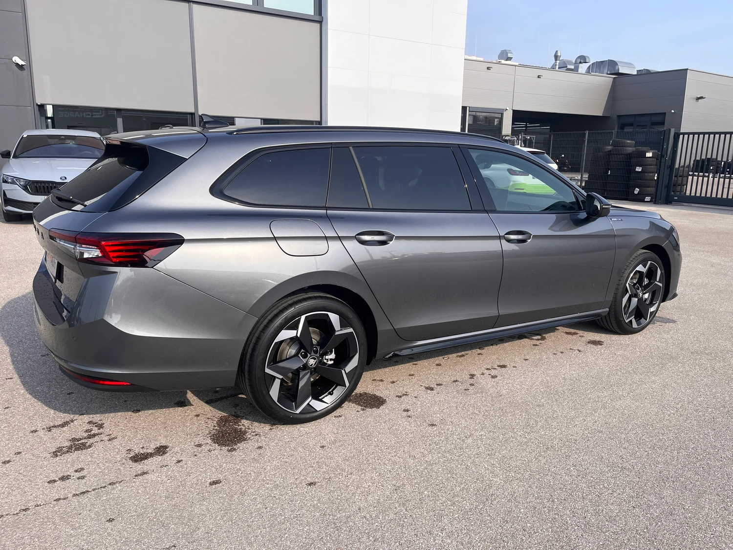 Bild eines Škoda Superb Combi Sportline iV TSI DSG