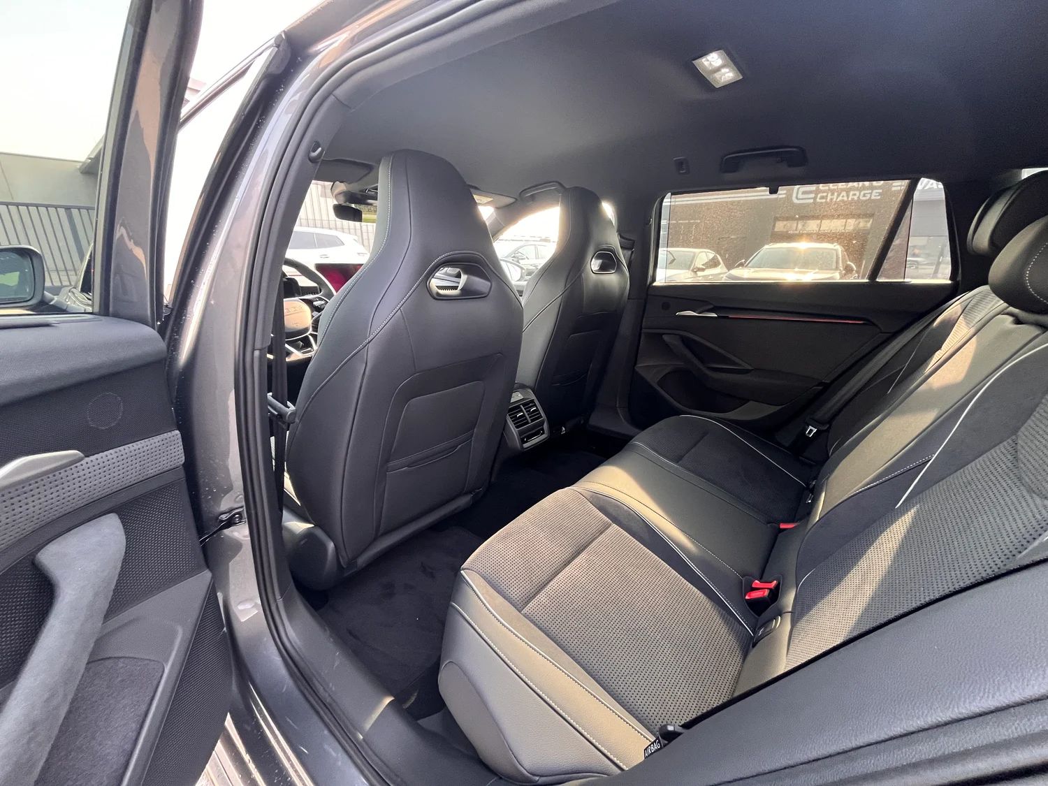 Bild eines Škoda Superb Combi Sportline iV TSI DSG