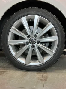 Thumbnail-Foto von Fahrzeug