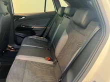 VW ID.4 Pro 4MOTION 220 kW Business -77 kWh in Gletscherweiß Metallic Dach schwarz