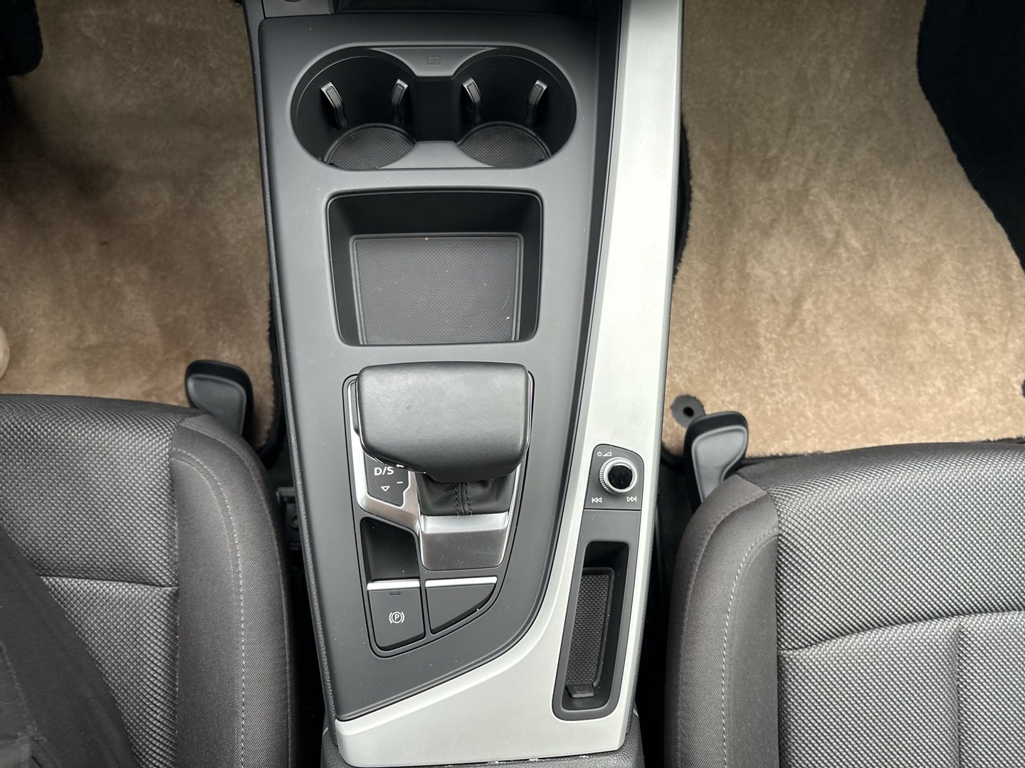 Audi A4 Avant 30 TDI | Bild 17 von 23