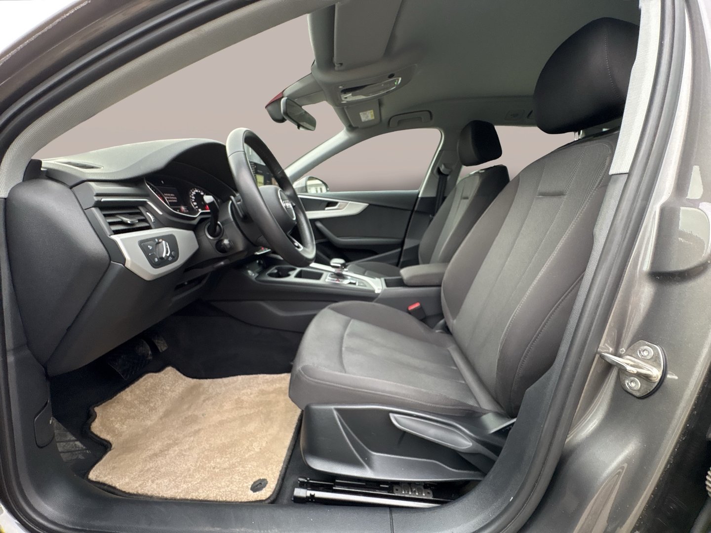 Audi A4 Avant 30 TDI | Bild 12 von 23
