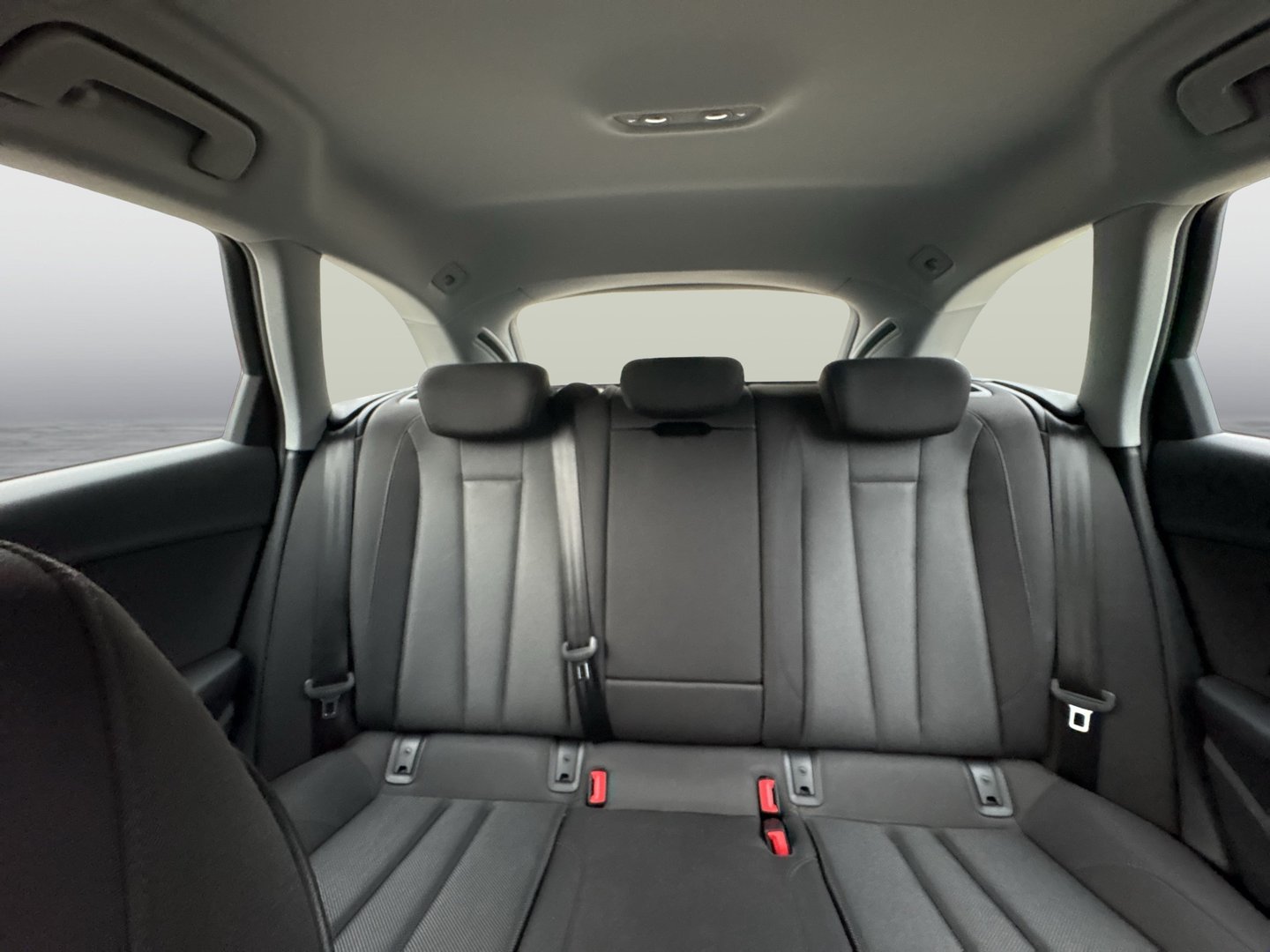 Audi A4 Avant 30 TDI | Bild 19 von 23