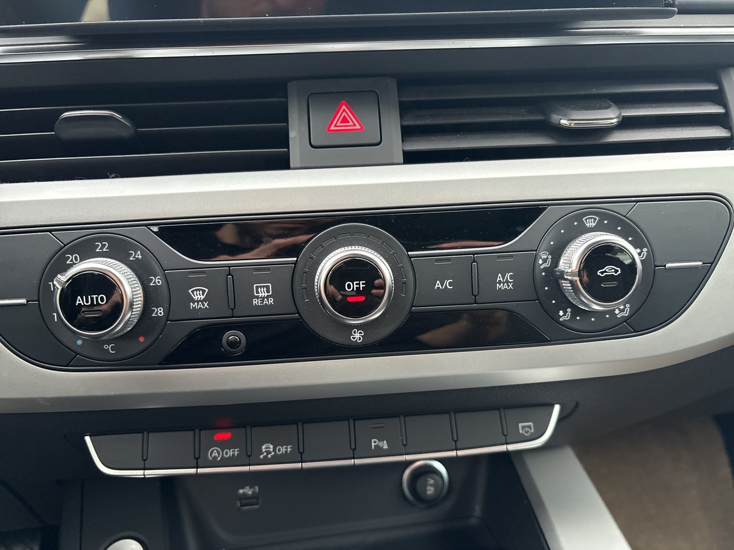 Audi A4 Avant 30 TDI | Bild 16 von 23
