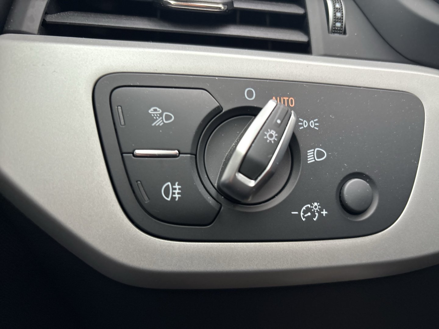 Audi A4 Avant 30 TDI | Bild 11 von 23