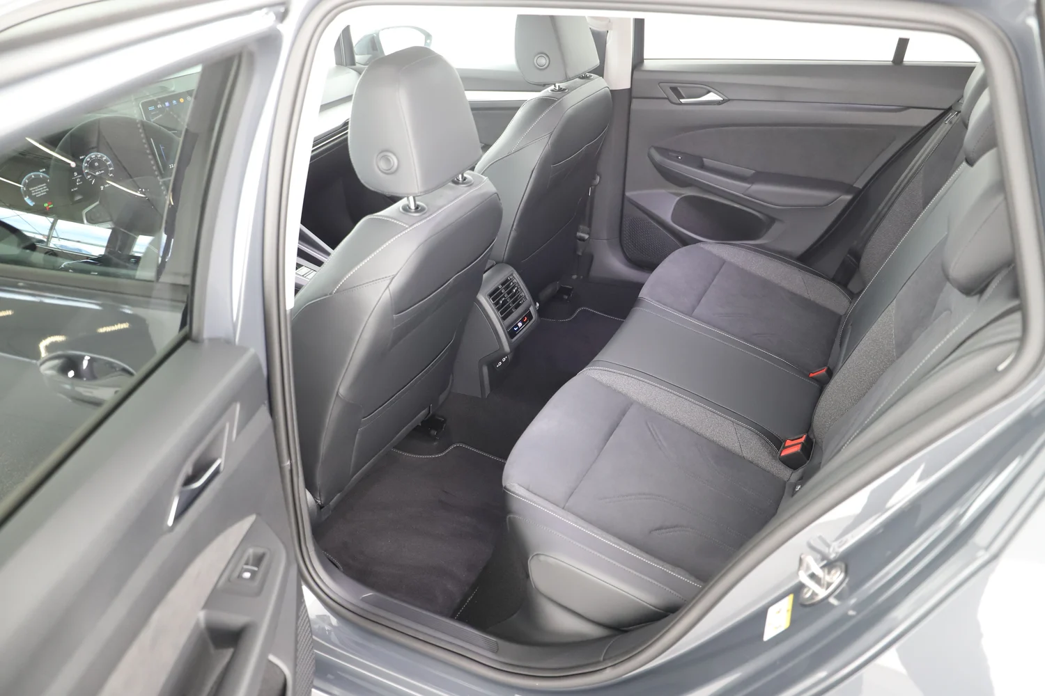 Bild eines Golf Variant Business mHeV DSG