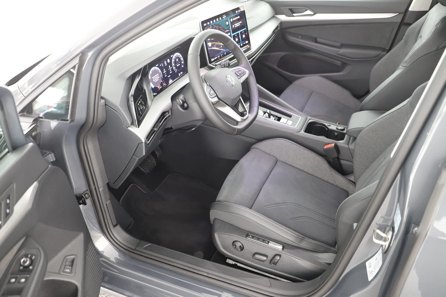 Bild eines Golf Variant Business mHeV DSG