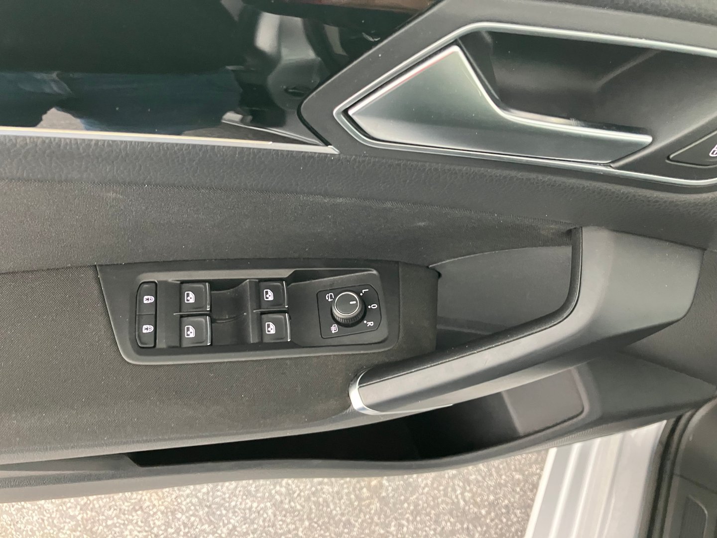 VW Touran Highline TDI SCR DSG | Bild 4 von 16