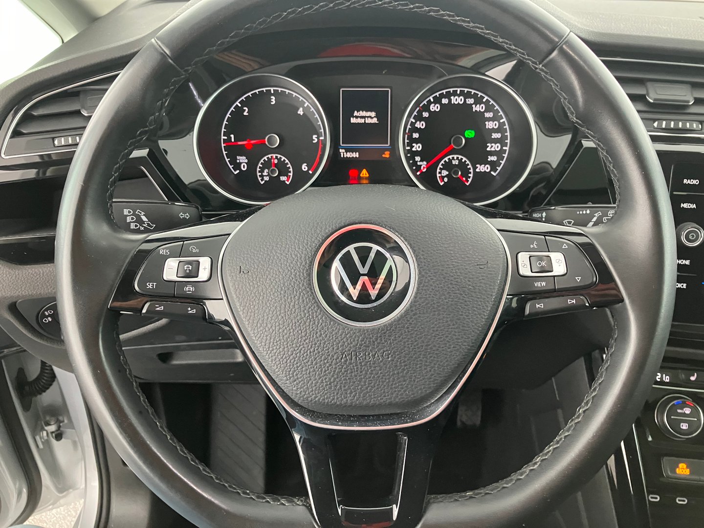 VW Touran Highline TDI SCR DSG | Bild 6 von 16