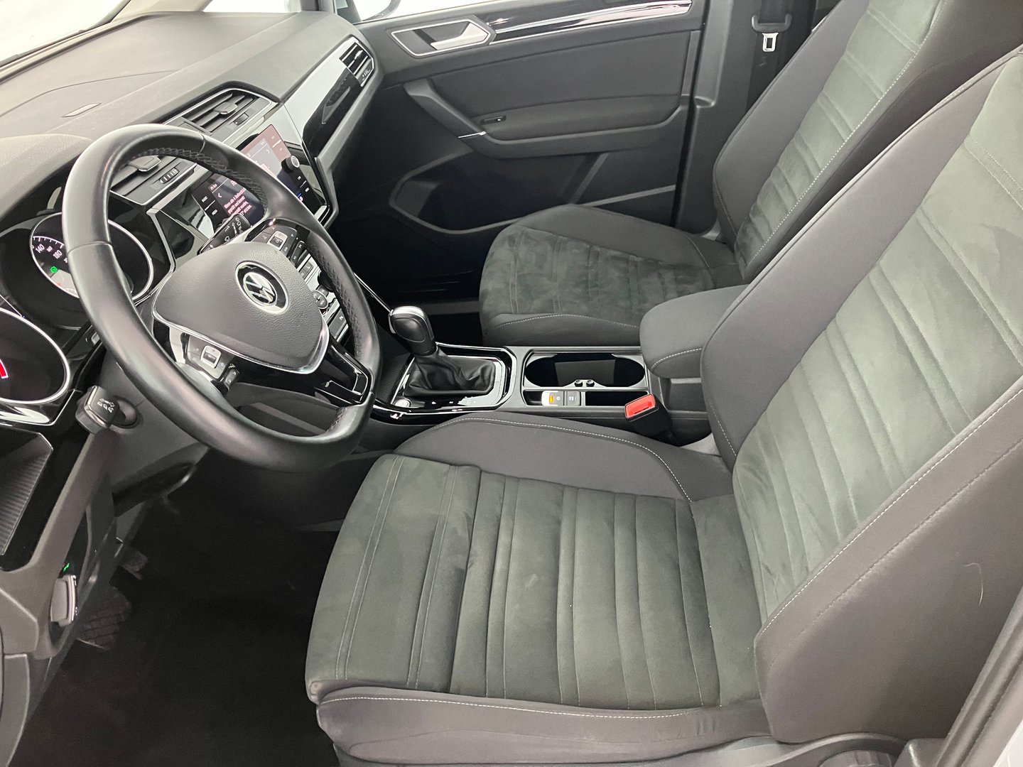VW Touran Highline TDI SCR DSG | Bild 3 von 16