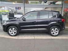 VW Tiguan Sport & Style TDI BMT in deepblack perleffekt