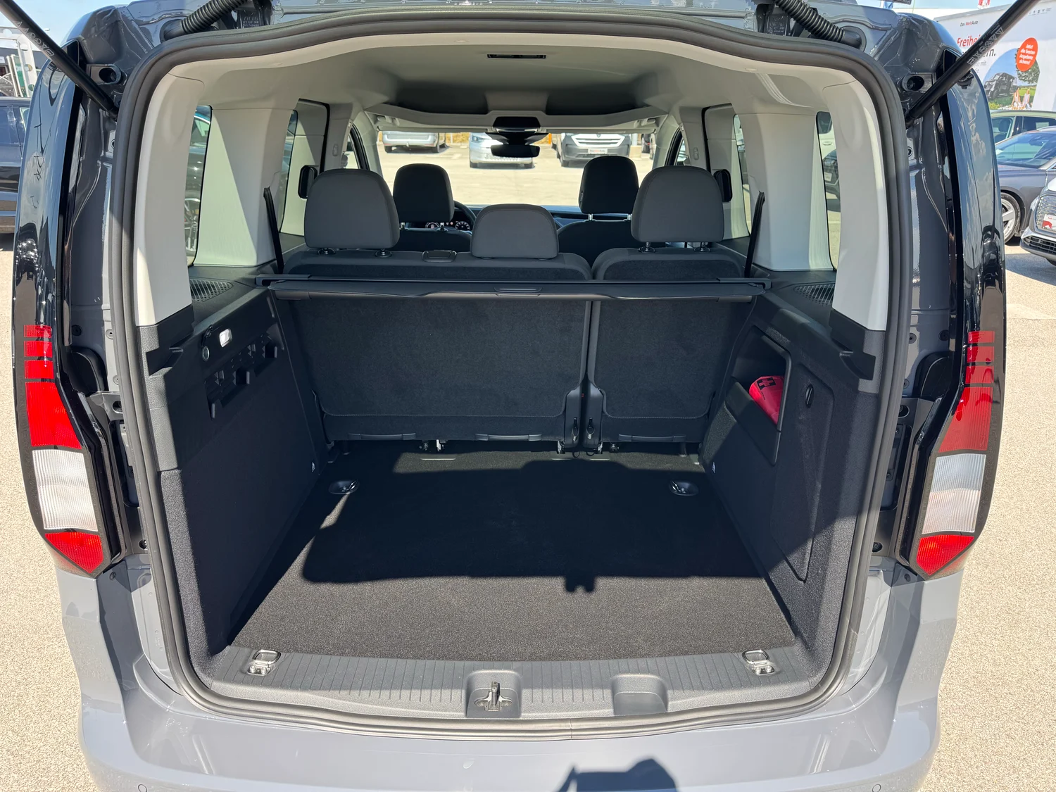 Bild eines VW Caddy Family TSI