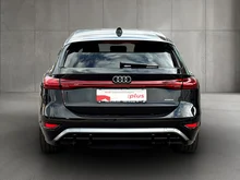 Audi A6 Avant e-tron quattro in MYTHOSSCHWARZ METALLIC